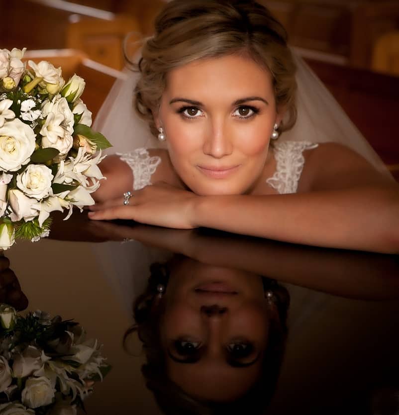 Closeup bruid, bruidsboeket, professionele fotograaf