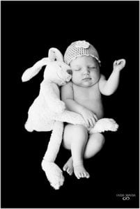 Newborn shoot Groningen - Fardo, knuffel