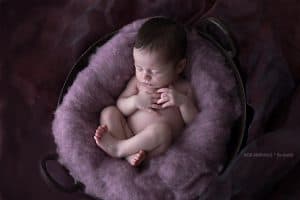 Newborn shoot Groningen - Ingrid, Baby in de wol