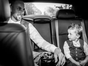 Bruidsfotografie Zierikzee Zeeland, bruidegom en zoon, Dick